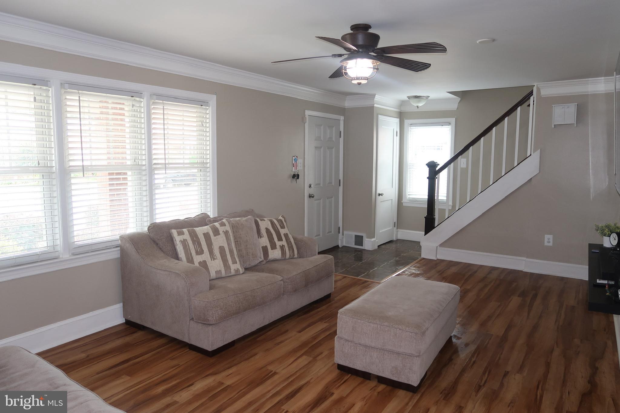 333 Devonshire Road Hagerstown, MD 21740 - Photo 10 of 33 a living room with furniture and a large window