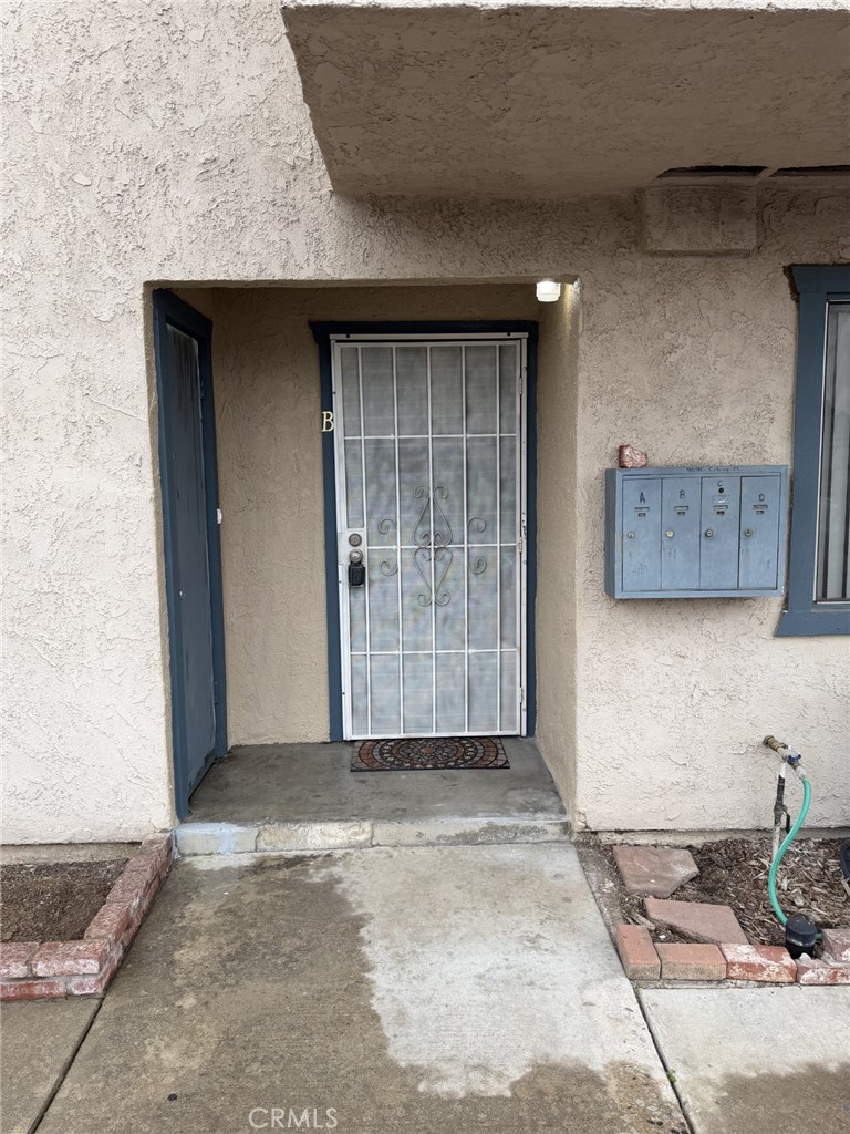 9090 Colony Place, Unit B Riverside, CA 92503 - Photo 17 of 19 a view of a car garage