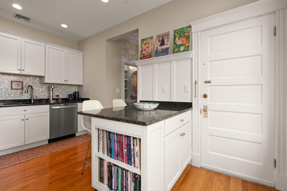 8 Colbourne Crescent, Unit 3 Brookline, MA 02445 - Photo 9 of 42
