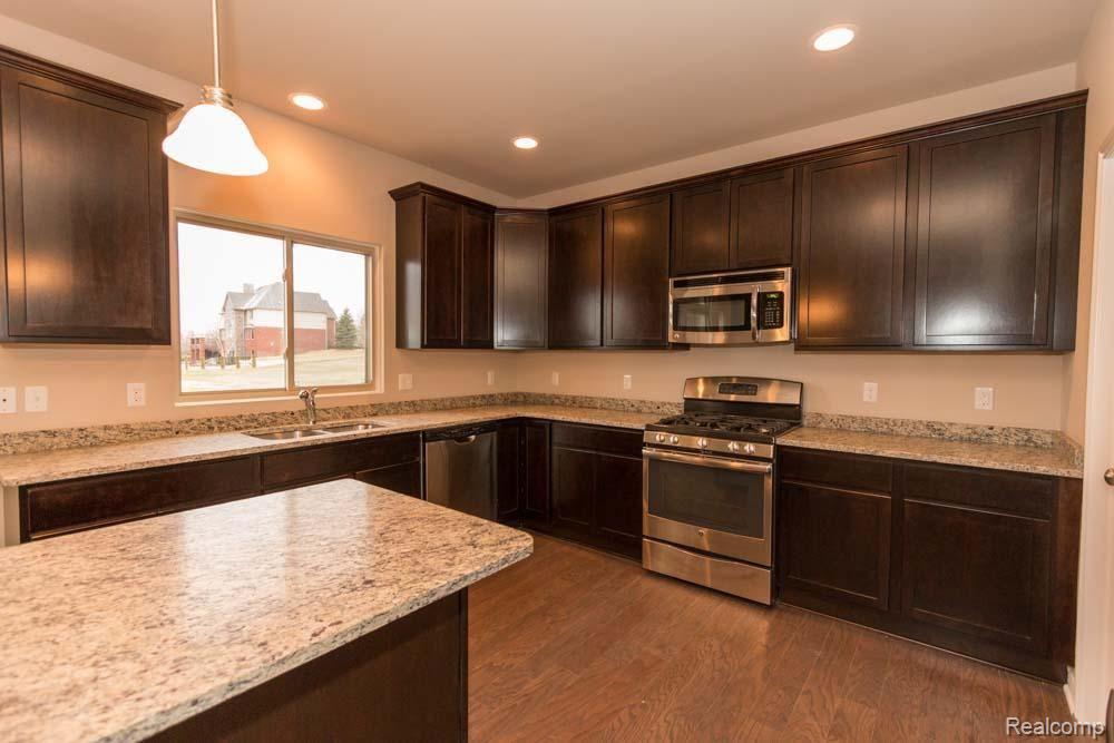 2755 West Wattles Road Troy, MI 48098 - Photo 10 of 25