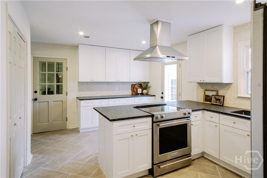 212 Dobson Road Savannah, GA 31410 - Photo 11 of 35 Gallery Image 11