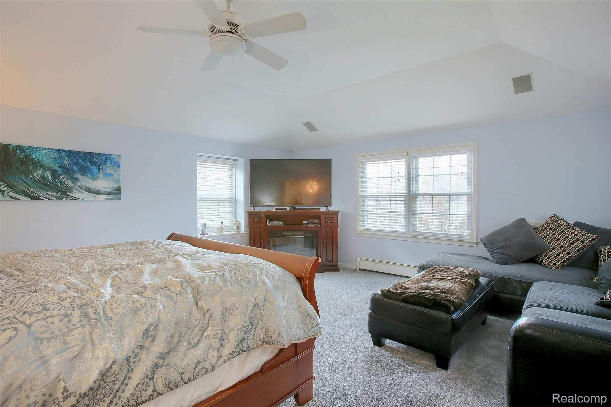 291 Touraine Road Grosse Pointe, MI 48236 - Photo 20 of 35 22-Master Bedroom.jpg