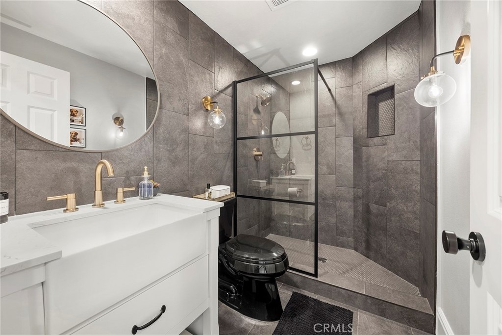 16 Kempton Lane Ladera Ranch, CA 92694 - Photo 28 of 60 Downstairs bathroom.