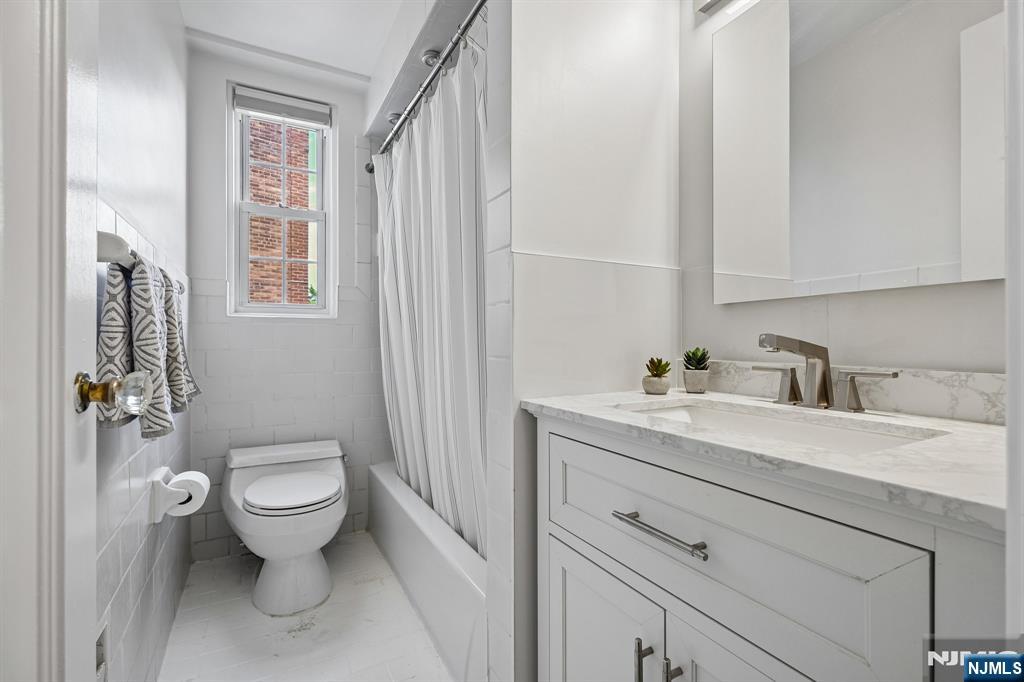 10 Crestmont Road, Unit 5J Montclair, NJ 07042 - Photo 12 of 21 Gallery Image 12