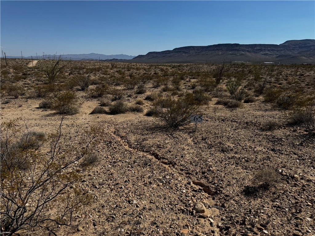 208-33-065a South Camelback Road Yucca, AZ 86438 - Photo 7 of 10 a view of city and mountain