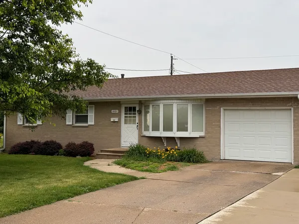 $245,000 | 1421 25th Street, Peru, IL 61354