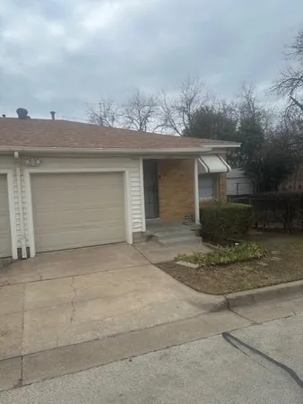 $1,600 | 2702 Wayside Avenue, Fort Worth, TX 76110