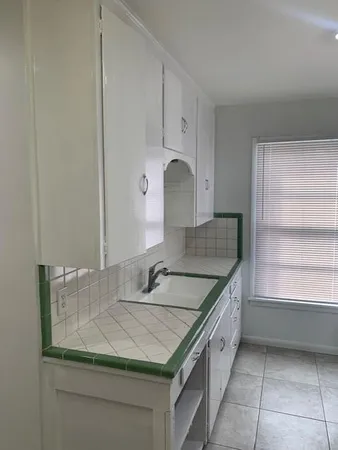 $1,600 | 2702 Wayside Avenue, Fort Worth, TX 76110