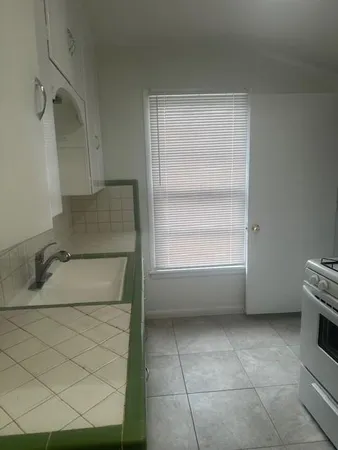 $1,600 | 2702 Wayside Avenue, Fort Worth, TX 76110