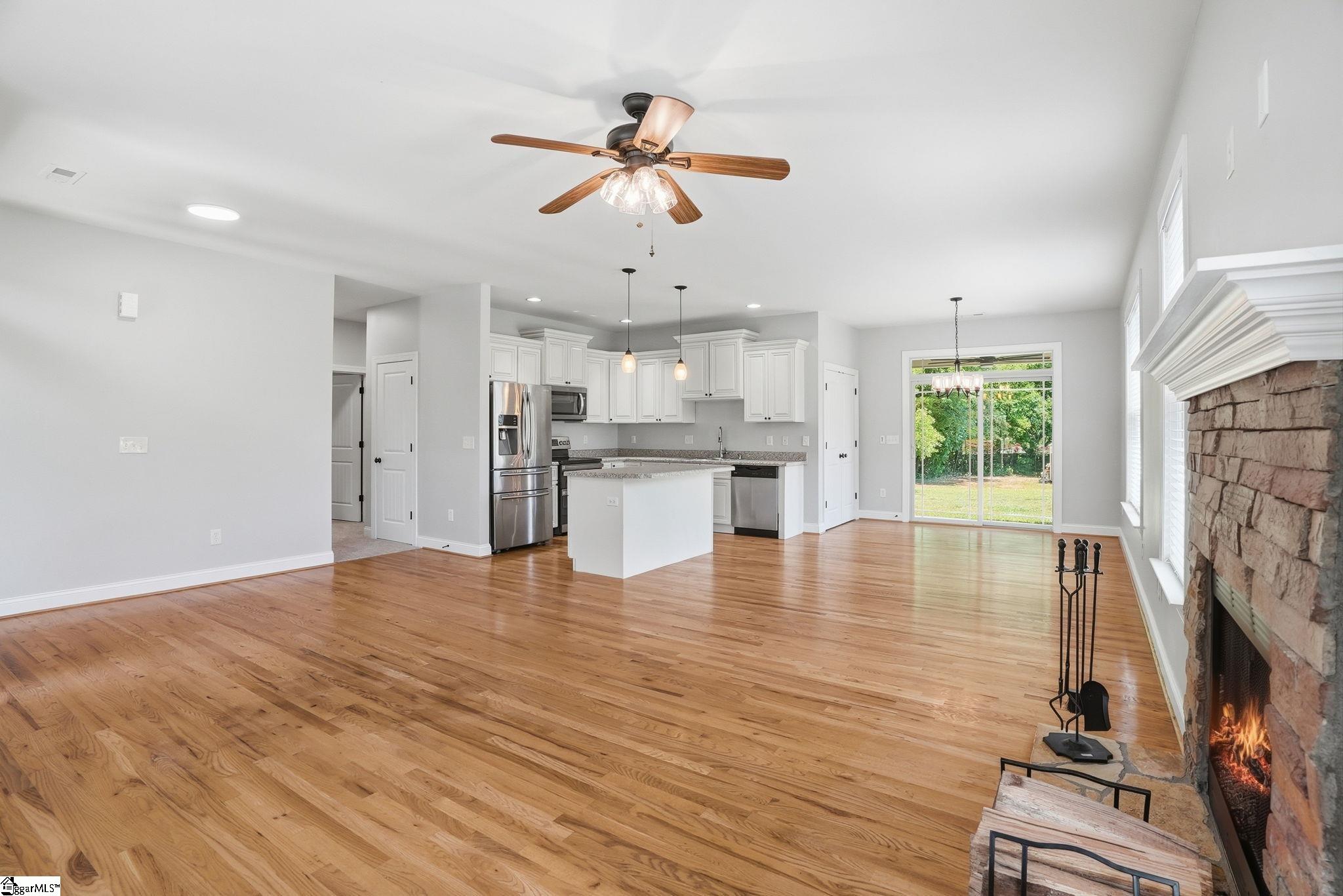 44 CrossLand Way Greer, SC 29651 - Photo 5 of 38