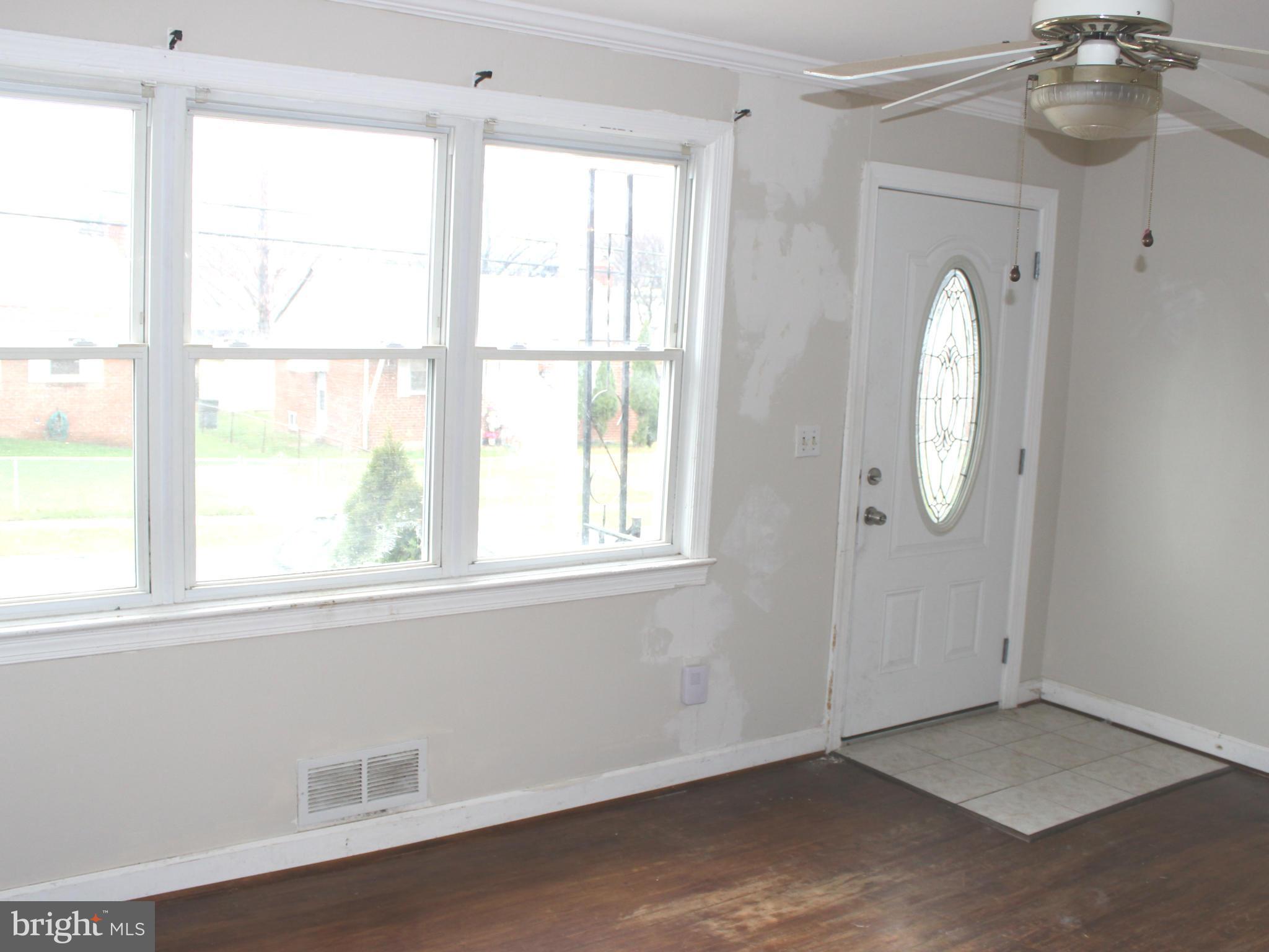 5010 Niagara Road College Park, MD 20740 - Photo 2 of 13 Living Room