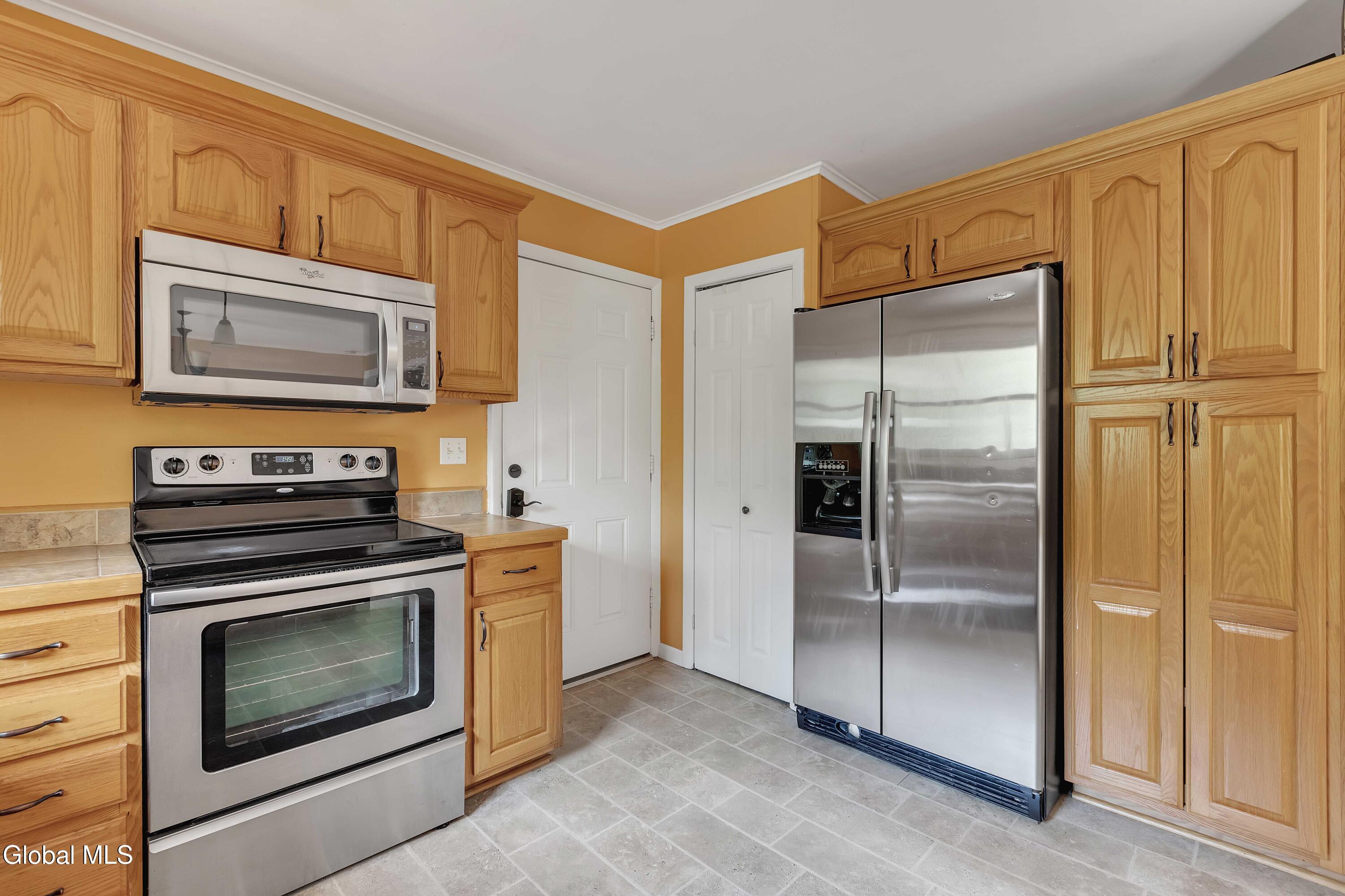 14 Ashdown Road Clifton Park, NY 12019 - Photo 11 of 32 11-IMG_5237
