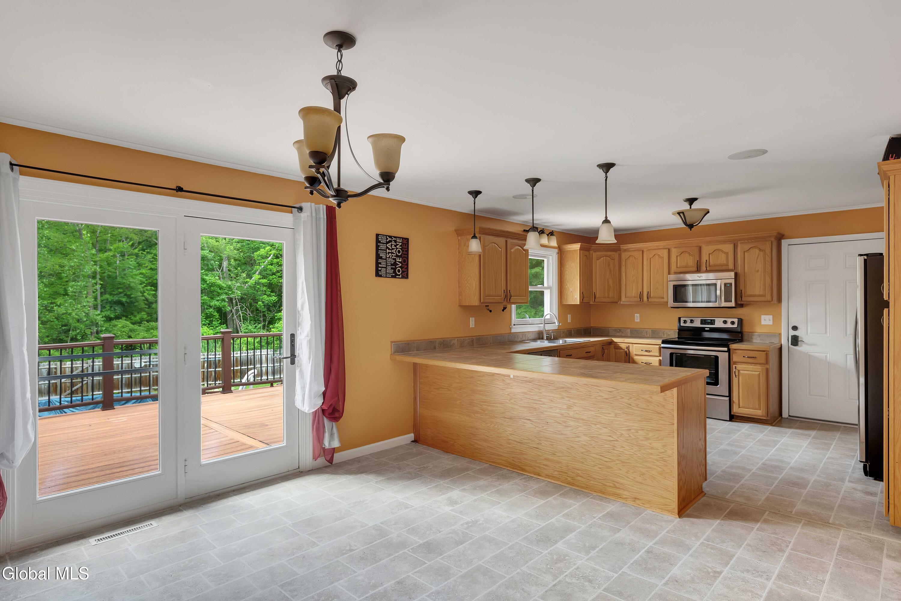 14 Ashdown Road Clifton Park, NY 12019 - Photo 8 of 32 08-IMG_5214