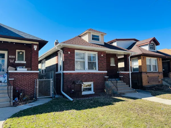 $1,750 | 3516 North Keating Avenue, Unit 1, Chicago, IL 60641