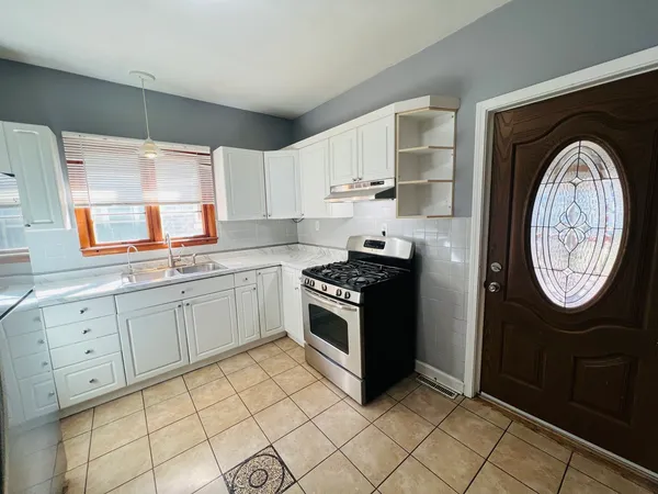 $1,750 | 3516 North Keating Avenue, Unit 1, Chicago, IL 60641