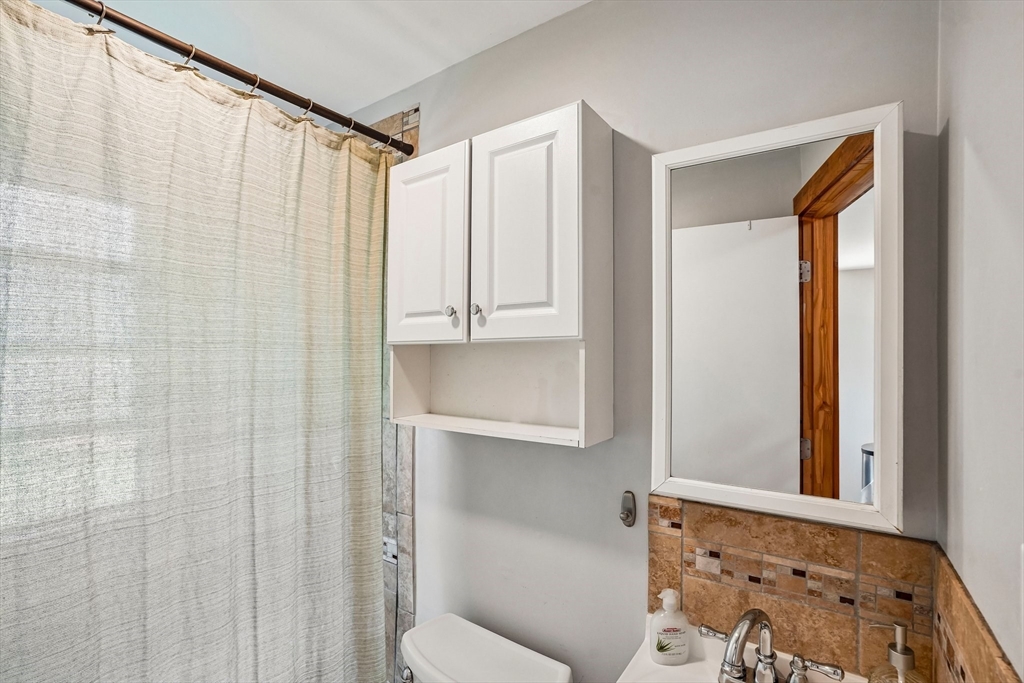 10 Standish Street Worcester, MA 01604 - Photo 9 of 27