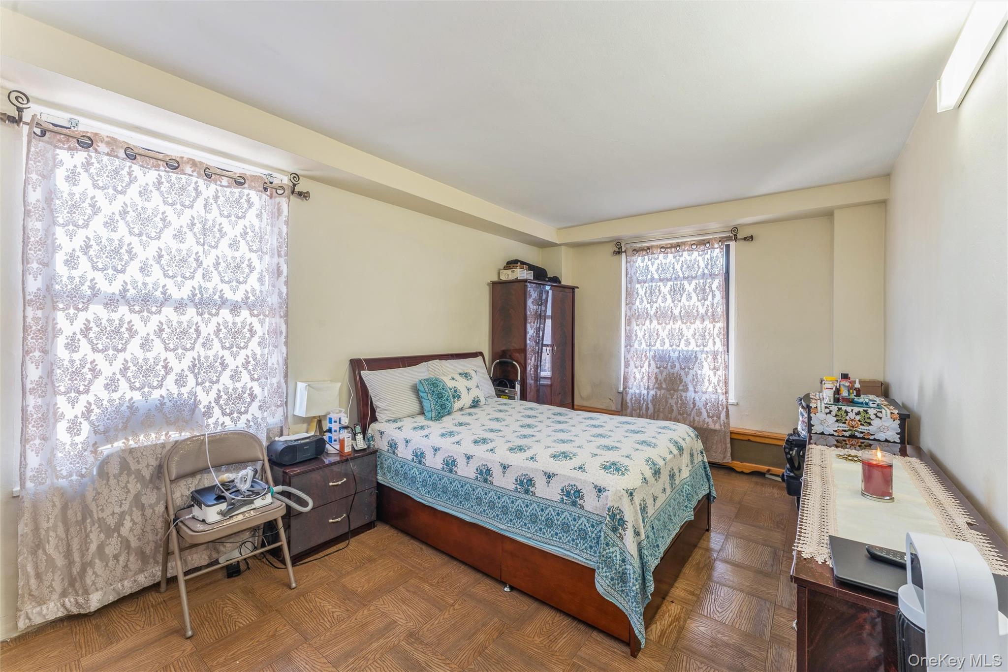 61-15 98th Street, Unit I6 H Queens, NY 11374 - Photo 5 of 25 a bedroom with a bed and a window