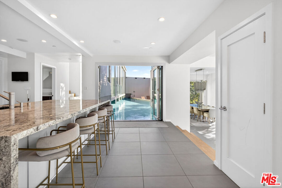 9716 Oak Pass Road Beverly Hills, CA 90210 - Photo 20 of 73