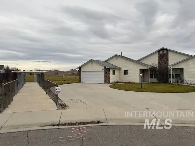 $539,900 | 981-985 East Blue Heron Street, Meridian, ID 83646