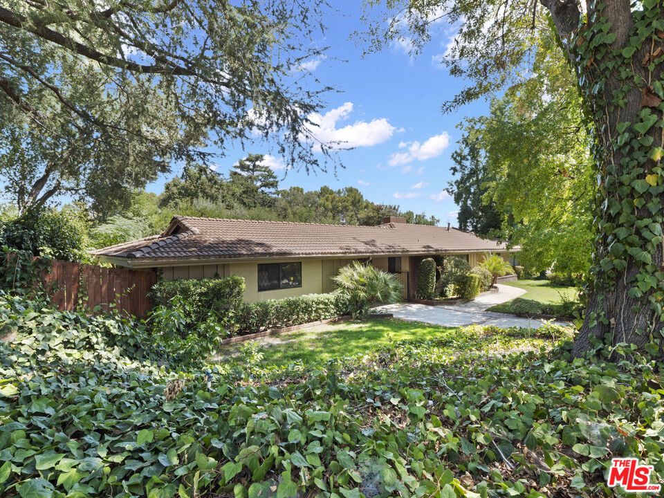 4818 Matley Road La Canada Flintridge, CA 91011 - Photo 1 of 44