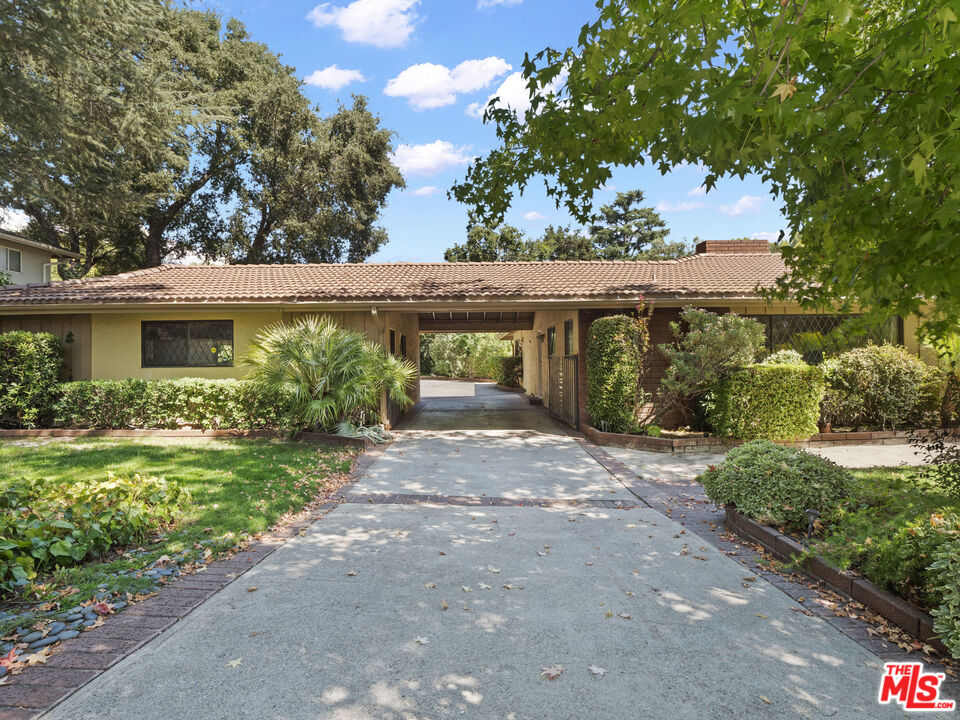 4818 Matley Road La Canada Flintridge, CA 91011 - Photo 2 of 44