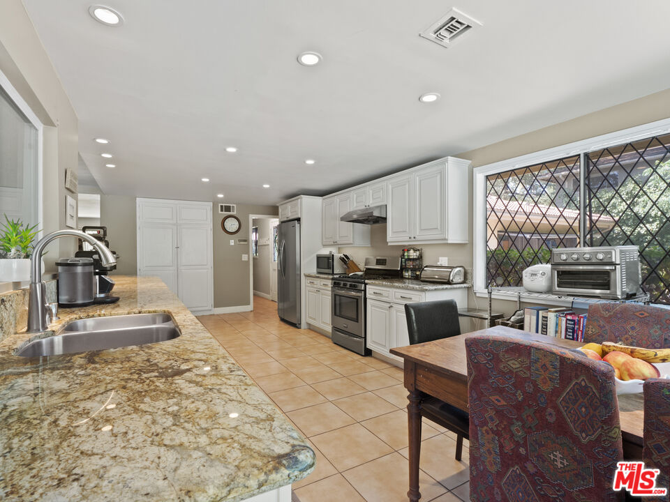 4818 Matley Road La Canada Flintridge, CA 91011 - Photo 12 of 44