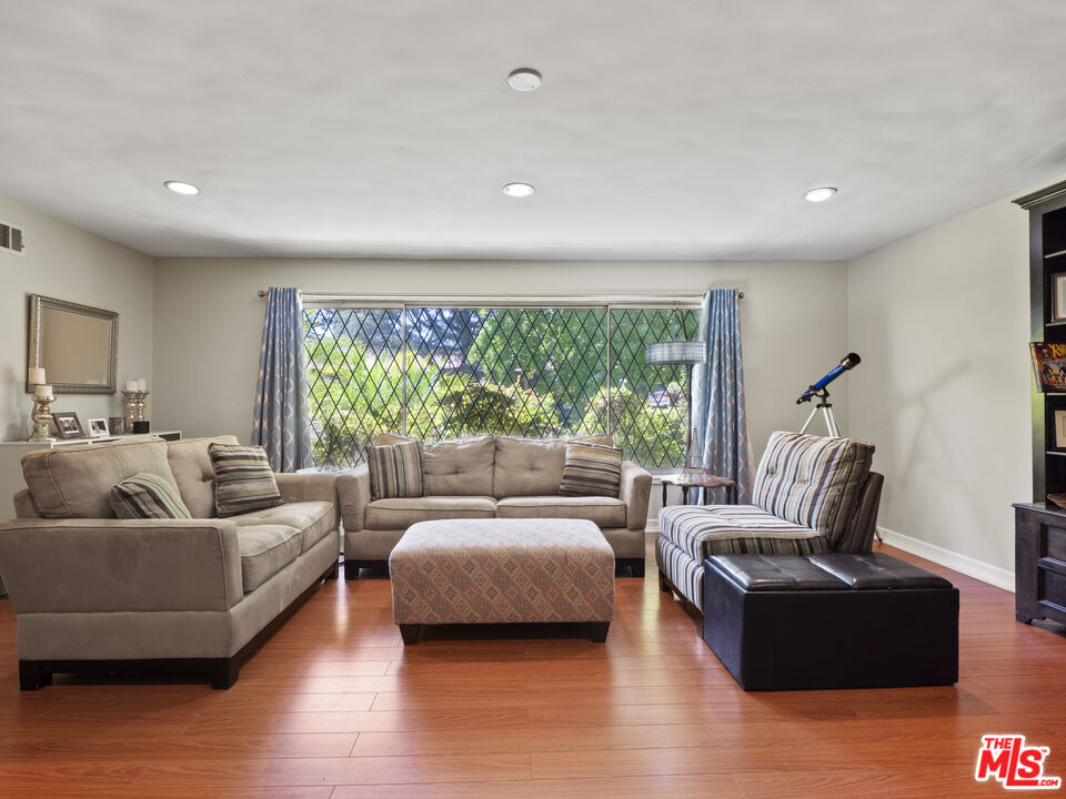 4818 Matley Road La Canada Flintridge, CA 91011 - Photo 3 of 44