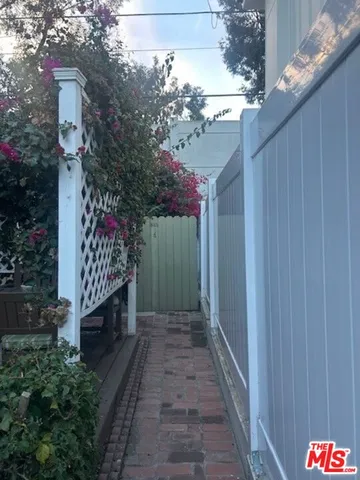 $1,725 | 843 Huntley Drive, West Hollywood, CA 90069