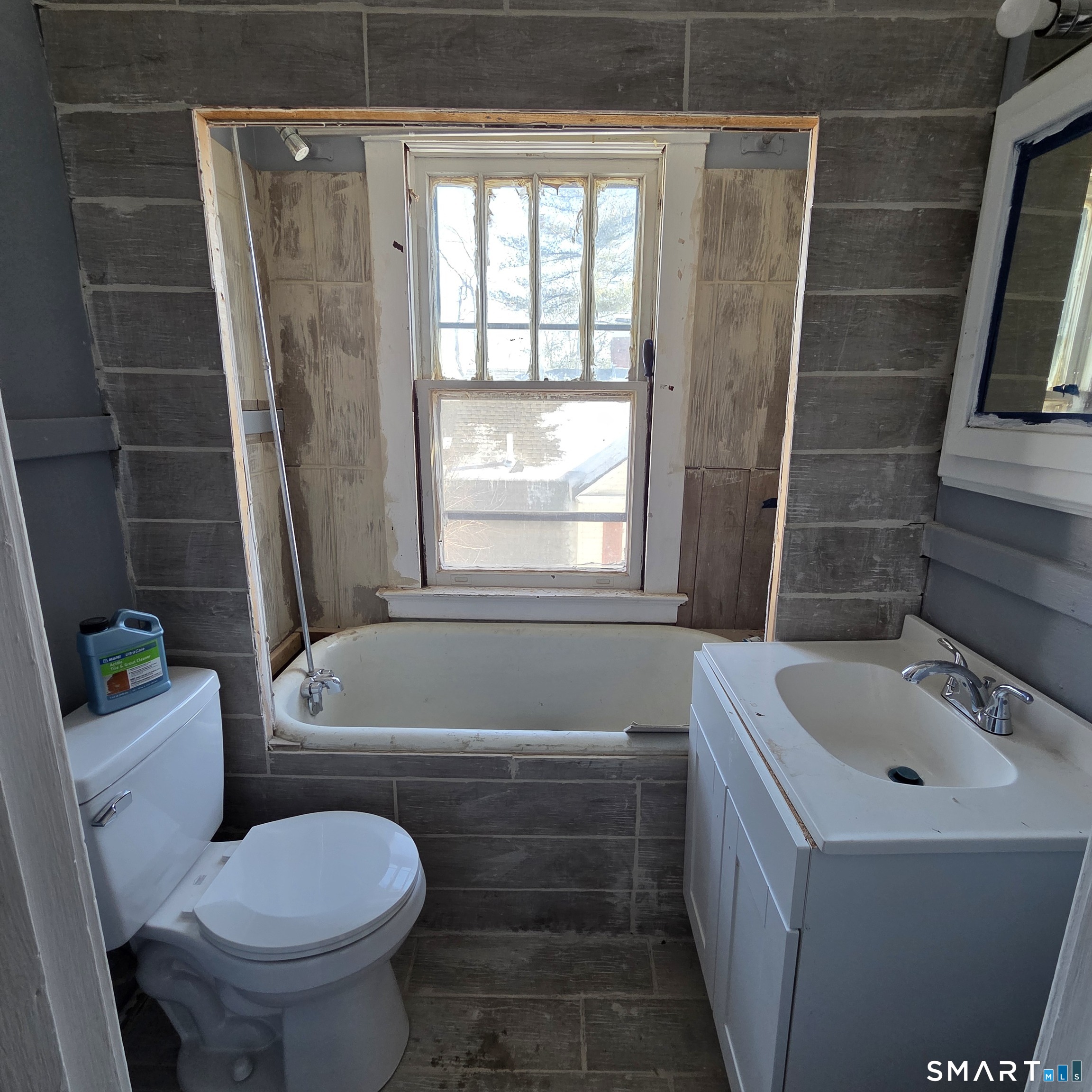 18 Darby Street Bloomfield, CT 06002 - Photo 26 of 33 a bathroom with a sink and a bathtub