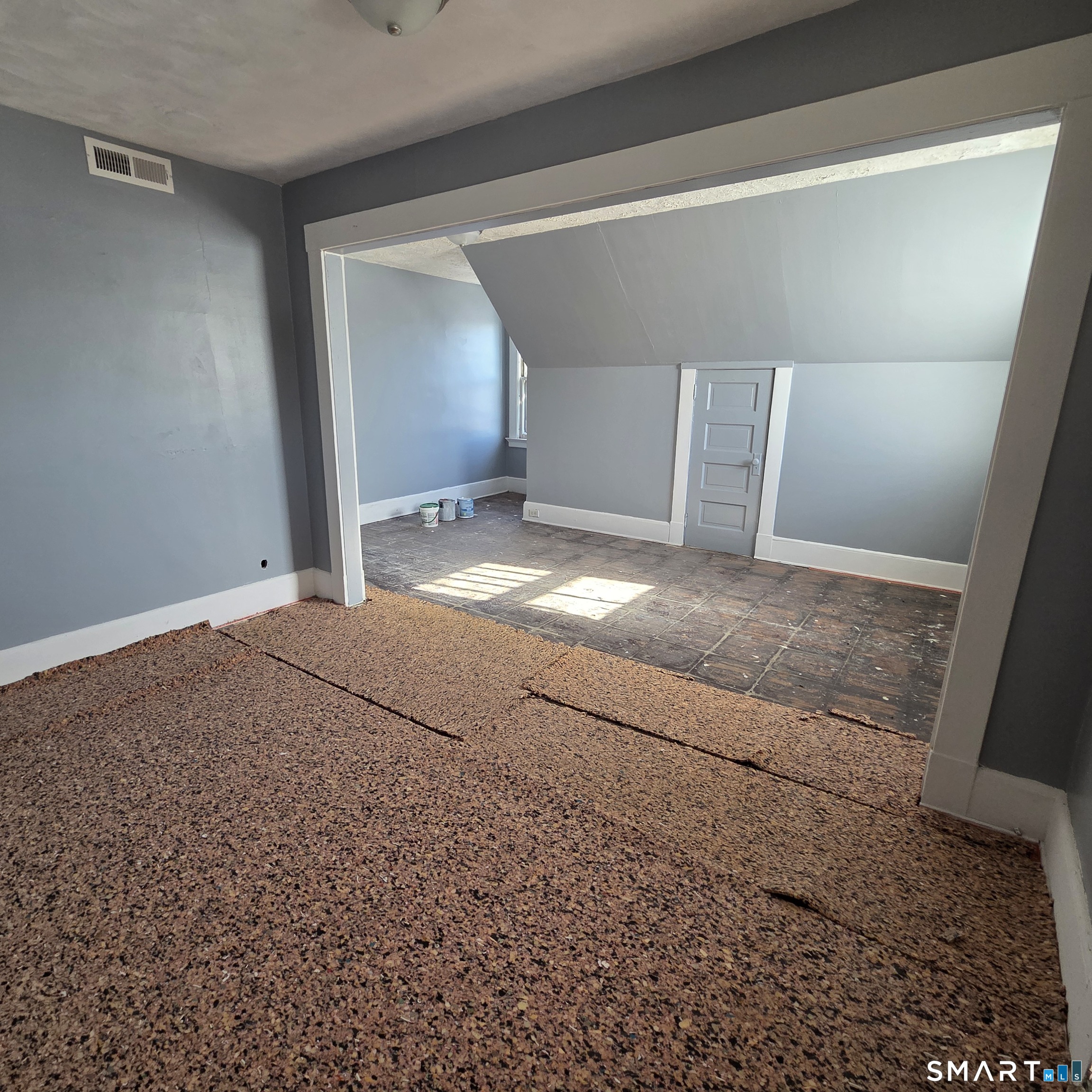 18 Darby Street Bloomfield, CT 06002 - Photo 6 of 14 Third Floor Living Room