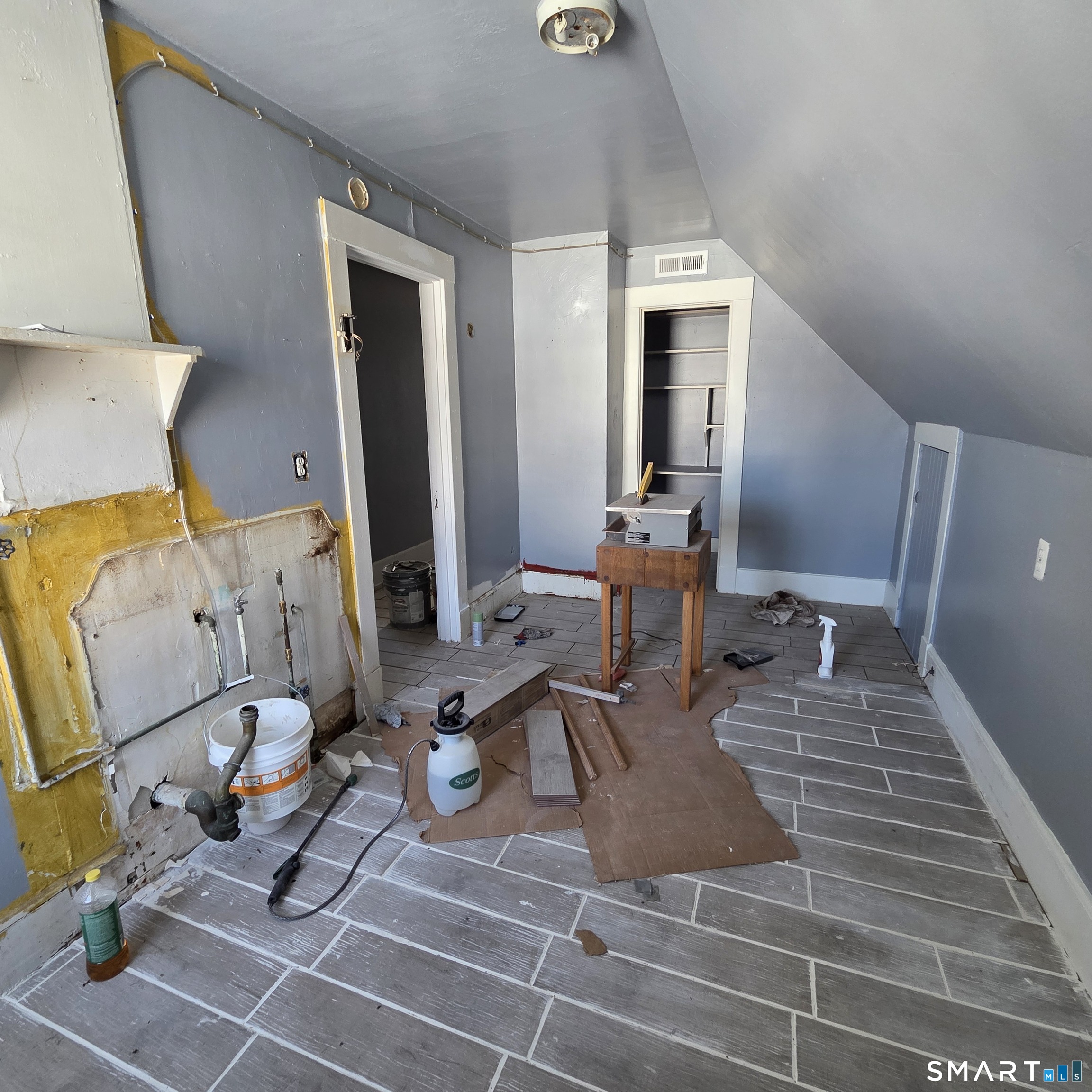 18 Darby Street Bloomfield, CT 06002 - Photo 10 of 14 Third Floor Kitchen Area