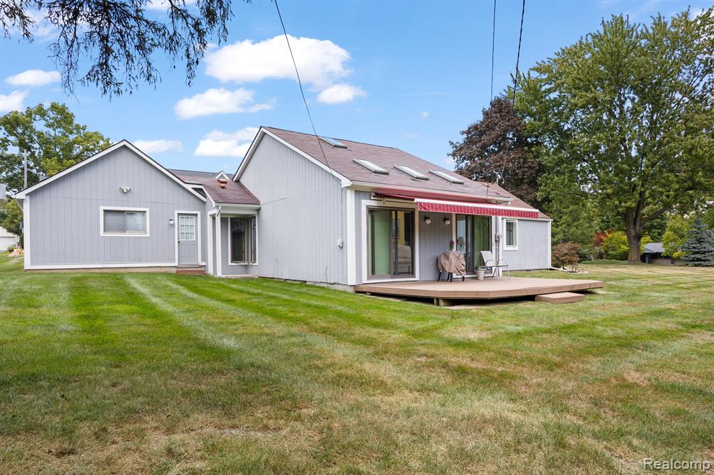 19577 Clement Road Northville, MI 48167 - Photo 6 of 26