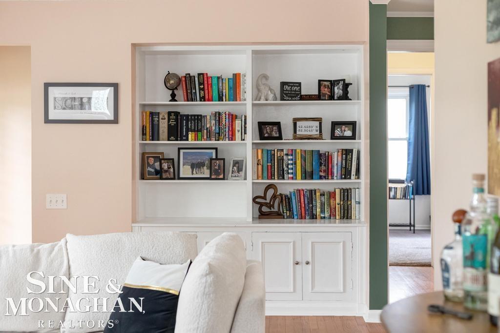1387 Torrey Road Grosse Pointe, MI 48236 - Photo 10 of 46 50179301-867b1145-fb45-4702-83d9-01c4f05078ab.JPG