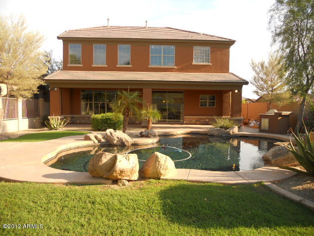 3092 East Ridgewood Lane Gilbert, AZ 85298 - Photo 2 of 5 Moonshadow back yard