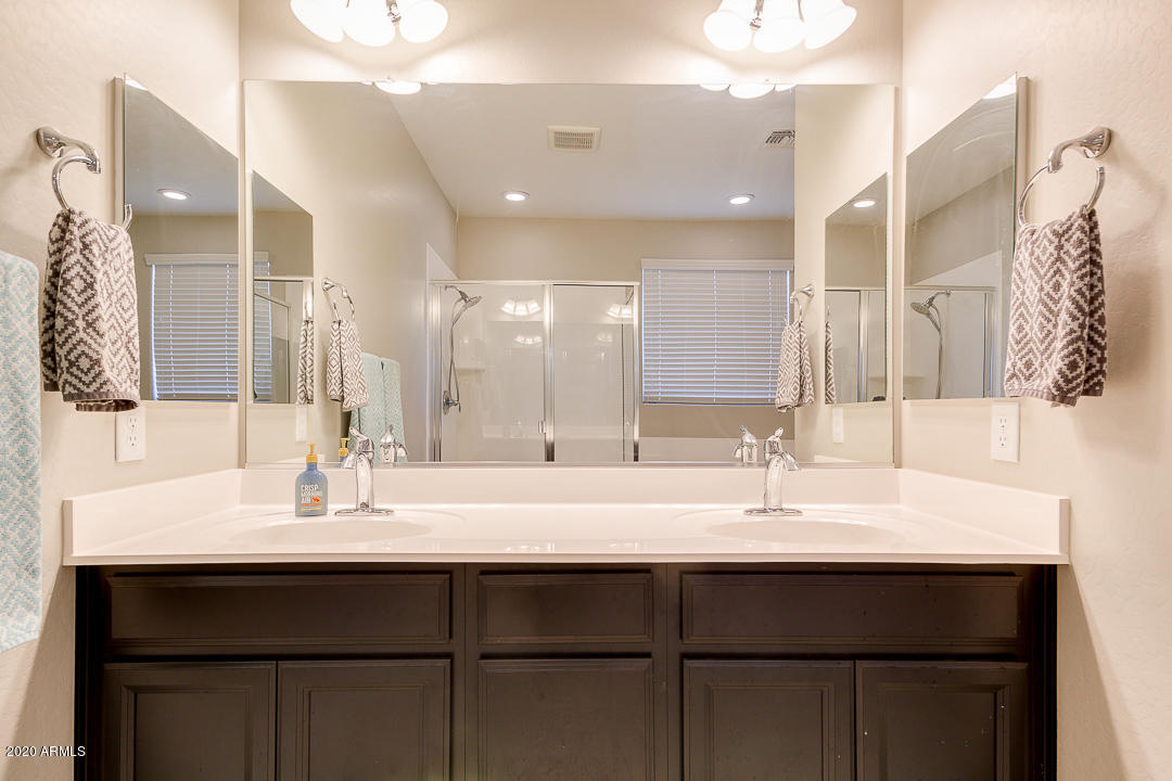 17736 West Sandy Road Goodyear, AZ 85338 - Photo 18 of 29 Master Bath