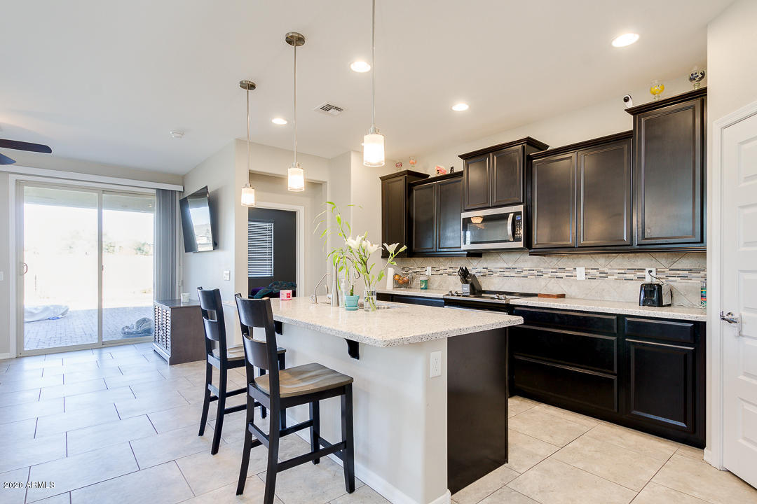 17736 West Sandy Road Goodyear, AZ 85338 - Photo 21 of 29 Kitchen