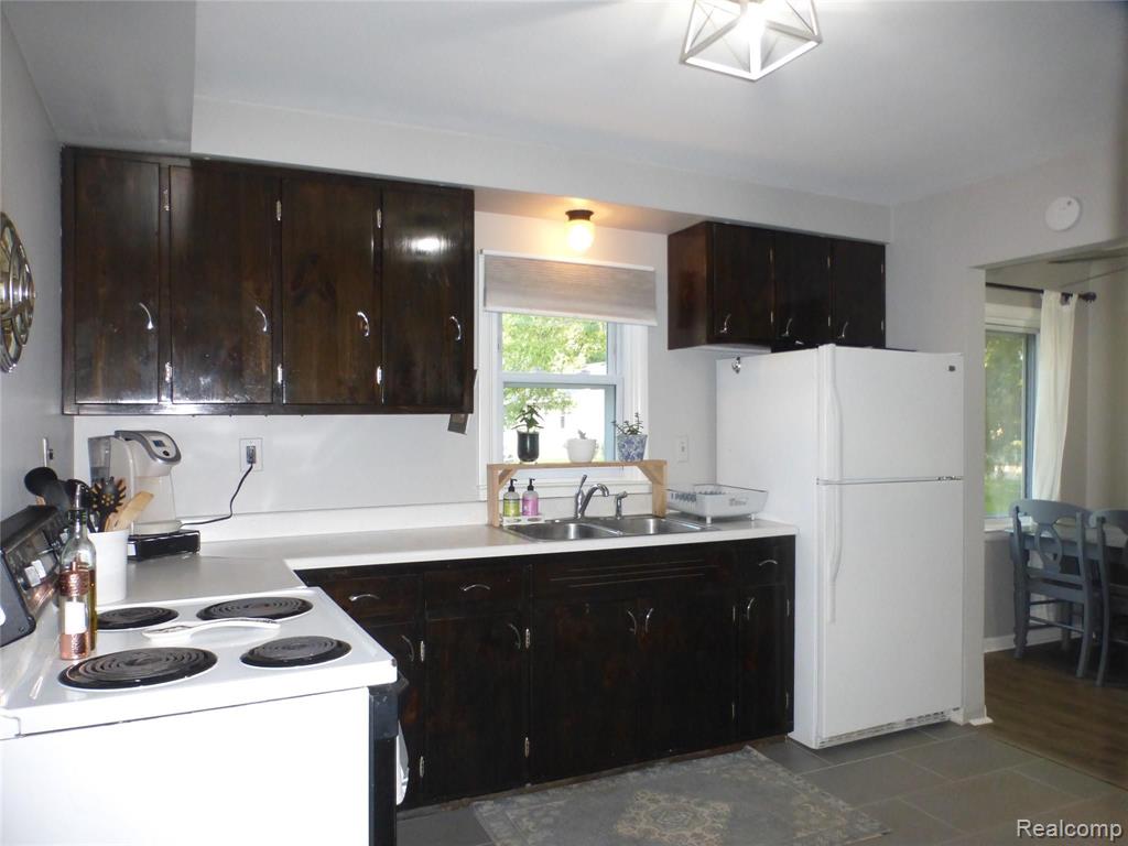 3460 Watkins Lake Road Waterford, MI 48328 - Photo 7 of 27