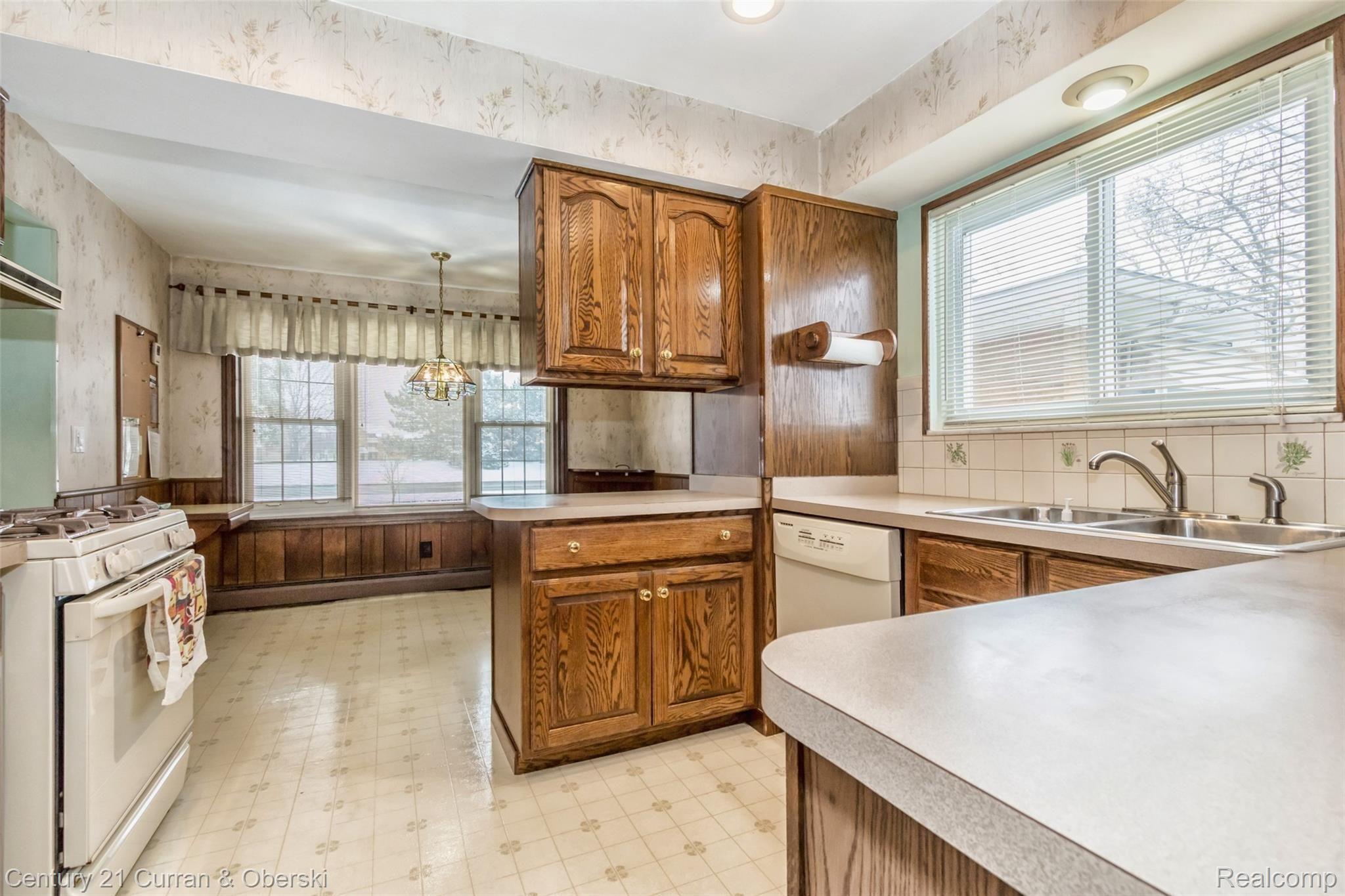 11110 Reeck Road Southgate, MI 48195 - Photo 17 of 36 18.jpg