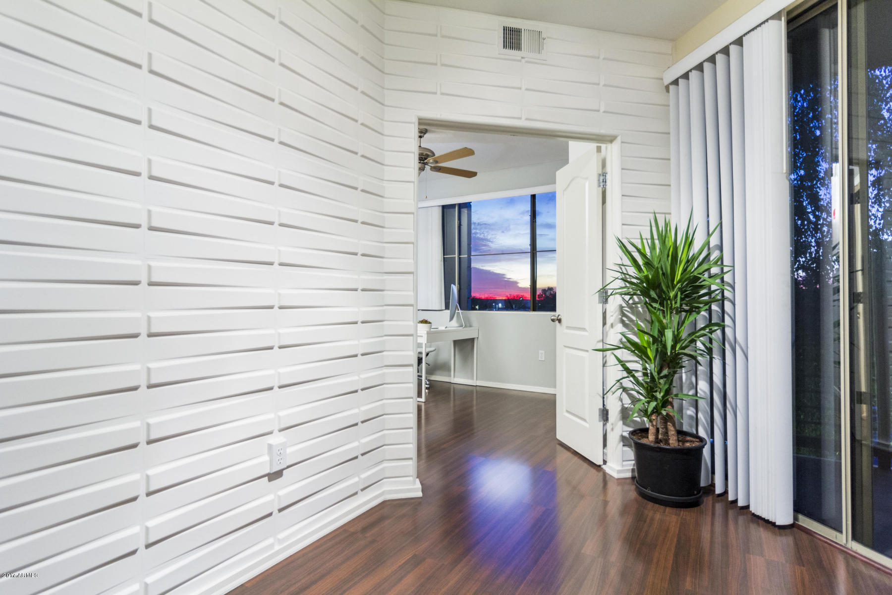1701 East Colter Street, Unit 203 Phoenix, AZ 85016 - Photo 6 of 19 HALLWAY