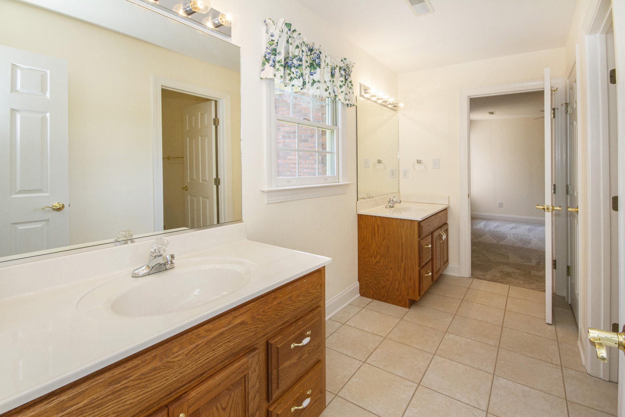 12930 Long Ridge Road Knoxville, TN 37934 - Photo 23 of 34 Connecting Bathroom