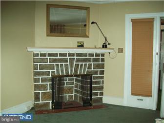21 Ardsley Road Upper Darby, PA 19082 - Photo 10 of 12 Living Room