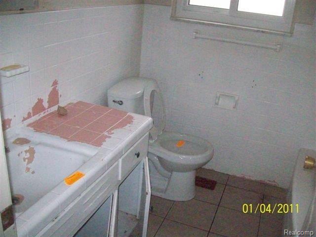 23151 Beech Road Southfield, MI 48033 - Photo 5 of 10 beech 23151 006