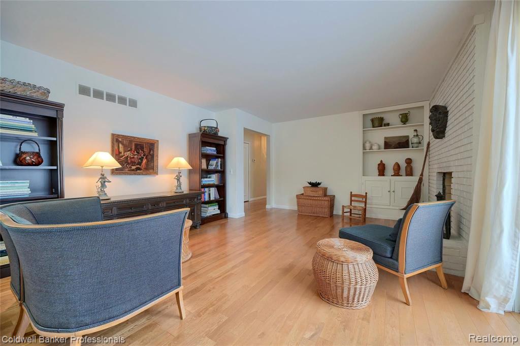 5050 Commerce Road West Bloomfield, MI 48324 - Photo 18 of 43