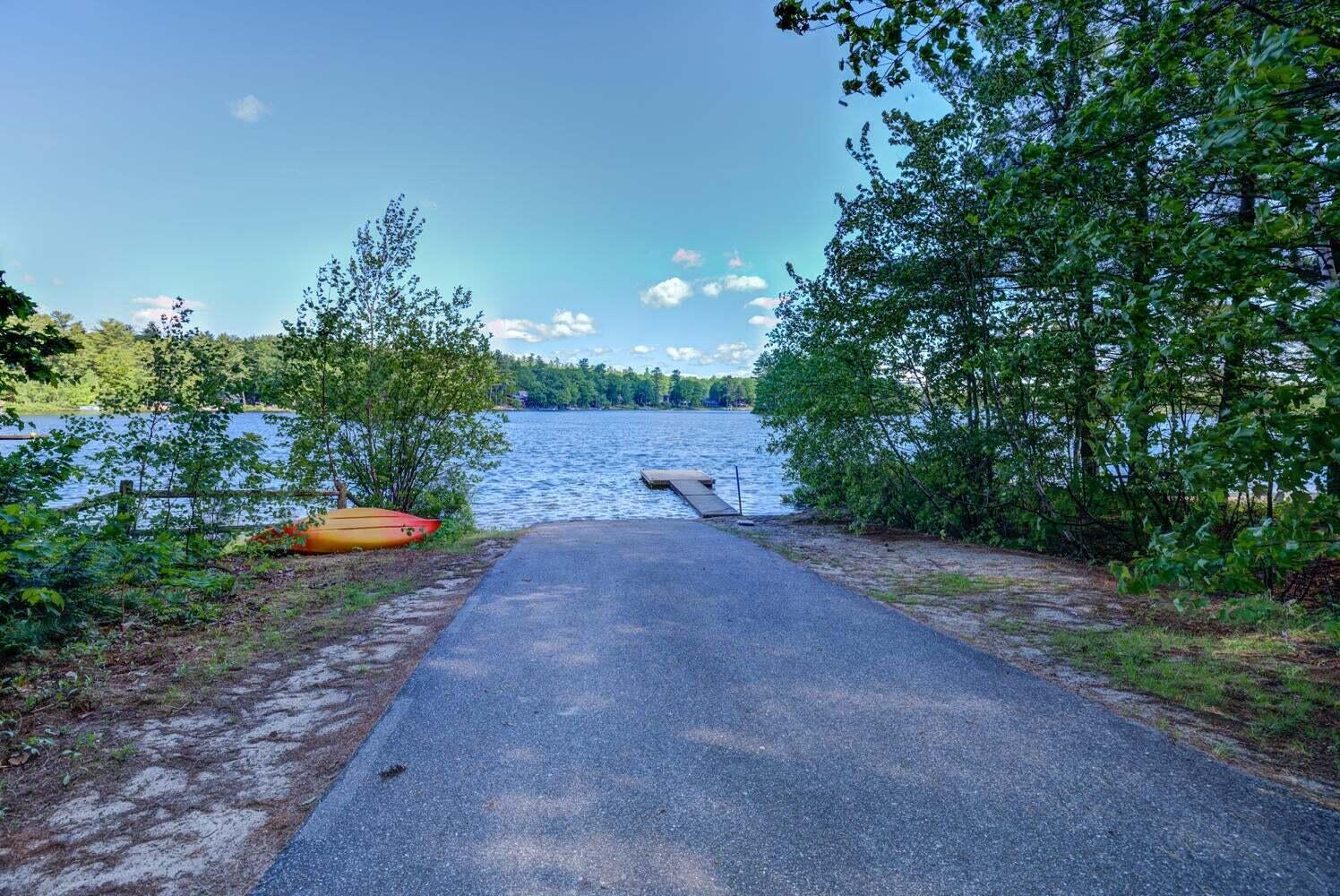 6 Crescent Lane Raymond, ME 04071 - Photo 4 of 49 128CB886-68A6-4D75-AE14-689F5A37BCE1