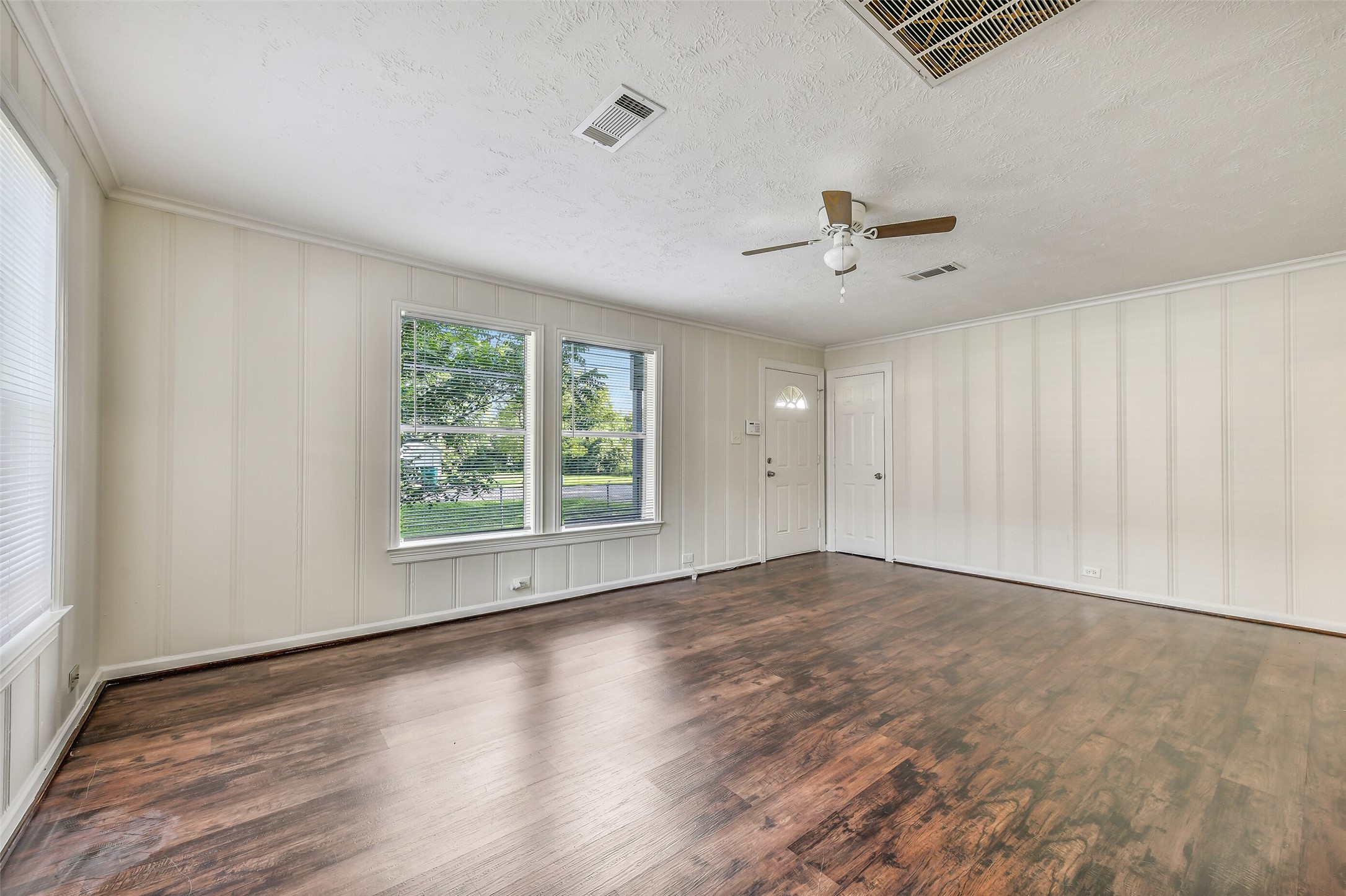 809 Chestnut Street La Marque, TX 77568 - Photo 6 of 25 Yes - central HVAC!