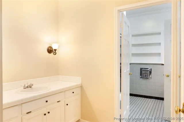 a view of empty room with a kitchen