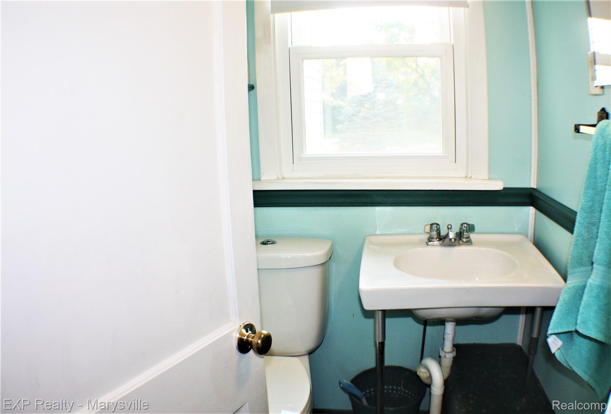 4204 Lapeer Road Port Huron, MI 48060 - Photo 37 of 40 IMG_0349 (2).JPG