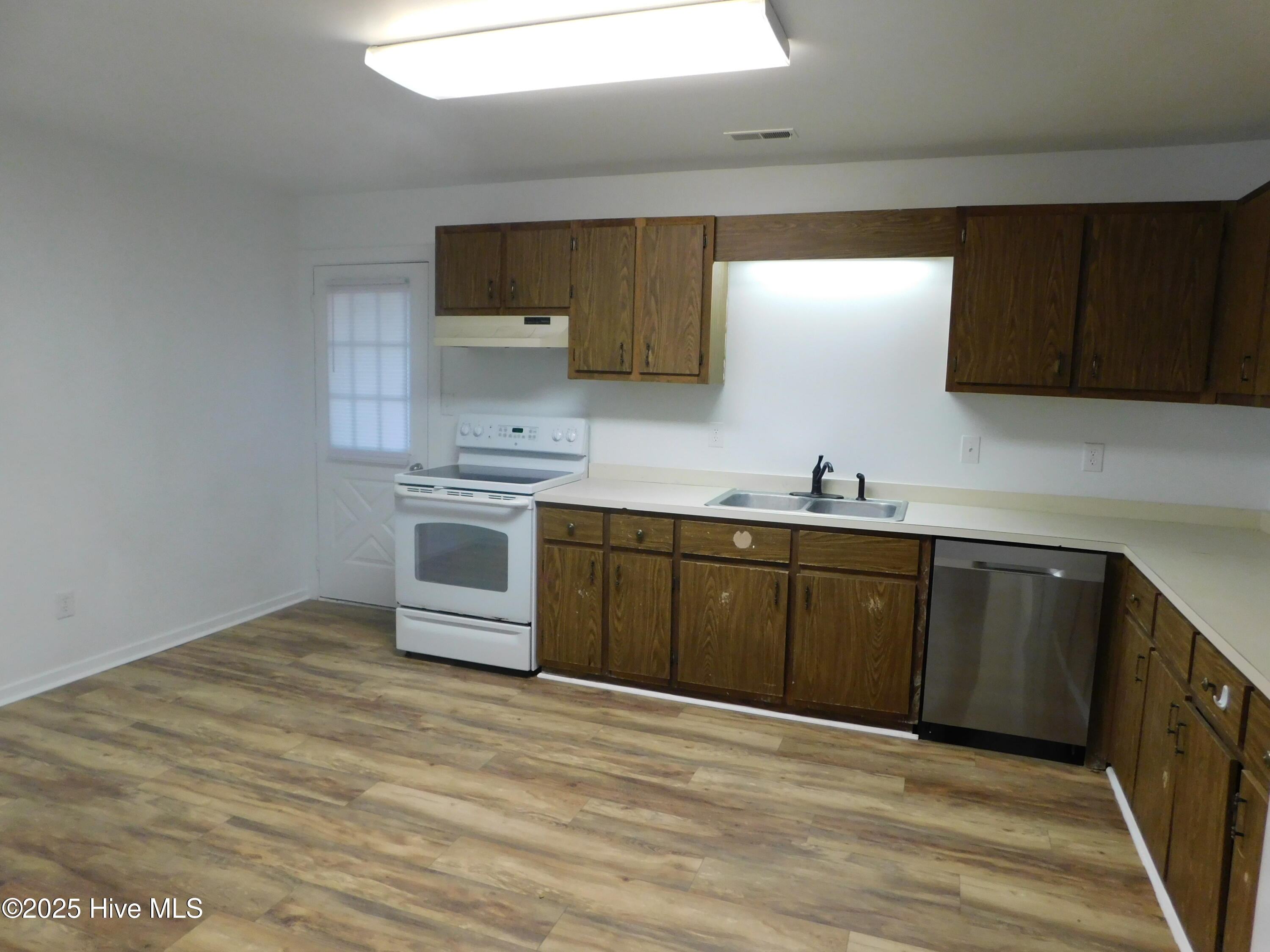 2005 Lennoxville Road, Unit B Beaufort, NC 28516 - Photo 3 of 9 DSCN2402