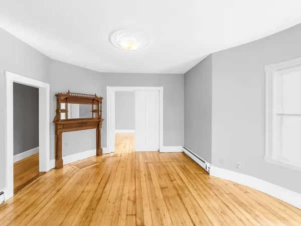 $3,800 | 306 Centre Street, Unit 3, Boston, MA 02130