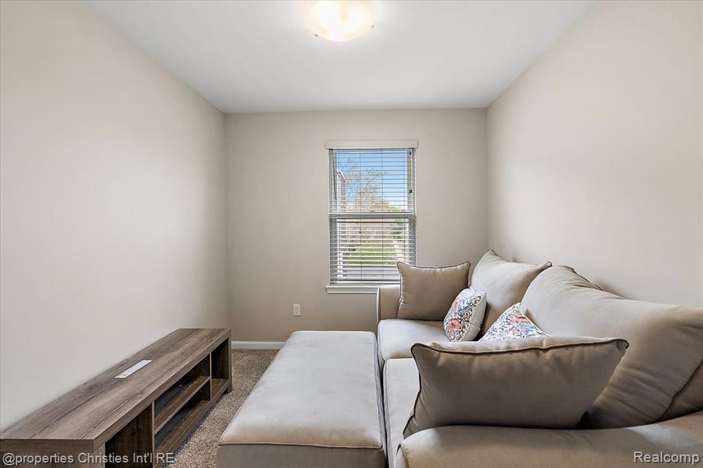 1083 Hampton Circle Detroit, MI 48236 - Photo 47 of 53